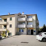Modern Eingerichtete Im Erdgeschoss Ideal Fuer Famillien Mit Im By Interhome Lejlighed