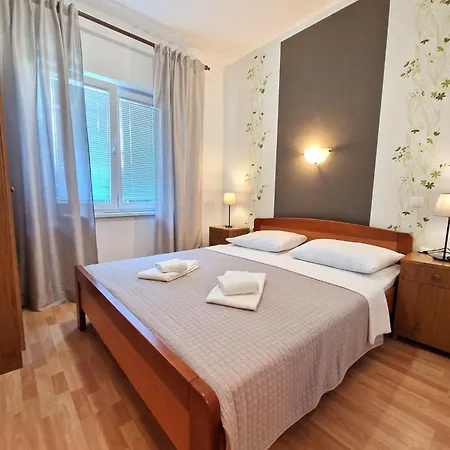דירה Modern Eingerichtete Im Erdgeschoss Ideal Fuer Famillien Mit Im By Interhome *