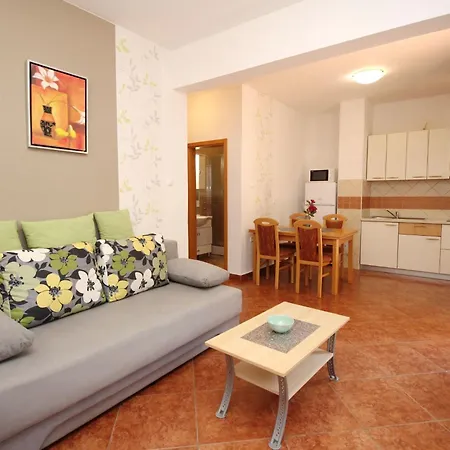 דירה Modern Eingerichtete Im Erdgeschoss Ideal Fuer Famillien Mit Im By Interhome