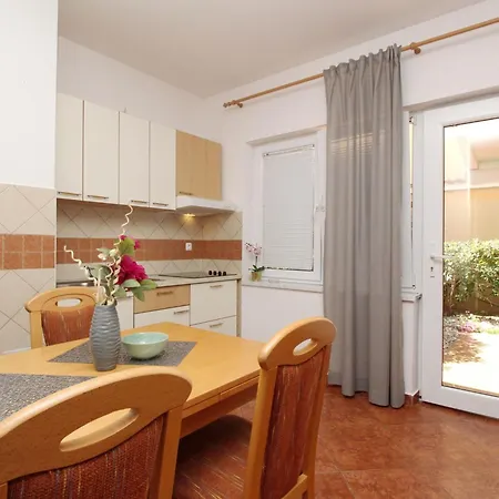 Modern Eingerichtete Im Erdgeschoss Ideal Fuer Famillien Mit Im By Interhome * 巴斯卡
