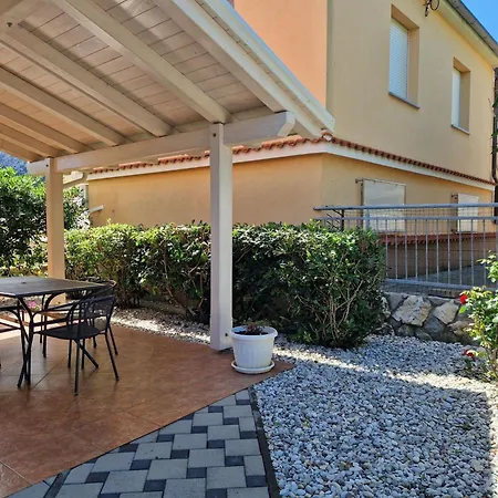 Modern Eingerichtete Im Erdgeschoss Ideal Fuer Famillien Mit Im By Interhome * 巴斯卡