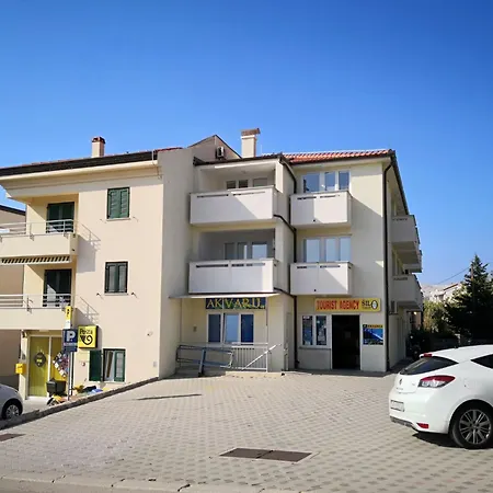 Modern Eingerichtete Im Erdgeschoss Ideal Fuer Famillien Mit Im By Interhome 公寓
