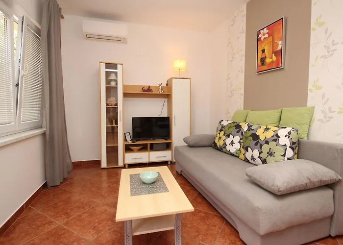Modern Eingerichtete Im Erdgeschoss Ideal Fuer Famillien Mit Im By Interhome באסקה