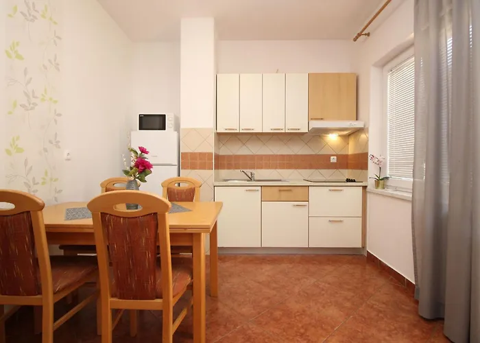 Modern Eingerichtete Im Erdgeschoss Ideal Fuer Famillien Mit Im By Interhome דירה *