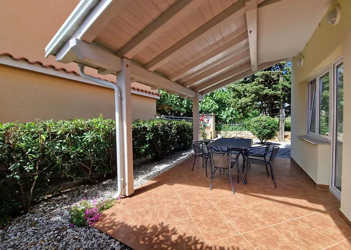 דירה Modern Eingerichtete Im Erdgeschoss Ideal Fuer Famillien Mit Im By Interhome באסקה