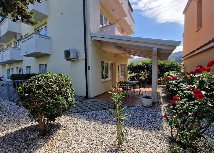 Modern Eingerichtete Im Erdgeschoss Ideal Fuer Famillien Mit Im By Interhome *