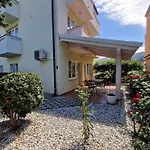 Modern Eingerichtete Im Erdgeschoss Ideal Fuer Famillien Mit Im By Interhome *