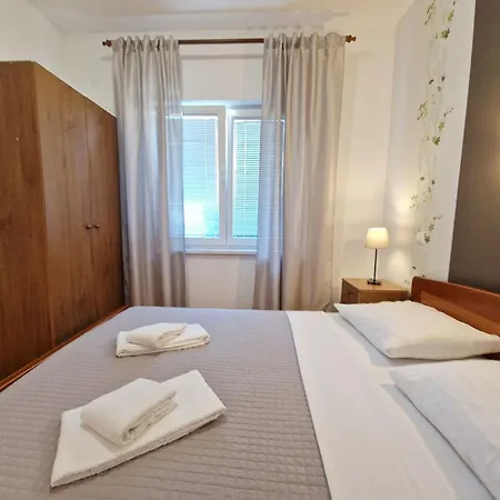 Apartment Modern Eingerichtete Im Erdgeschoss Ideal Fuer Famillien Mit Im By Interhome Baska (Krk)