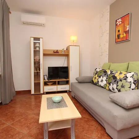 Modern Eingerichtete Im Erdgeschoss Ideal Fuer Famillien Mit Im By Interhome Baska (Krk)