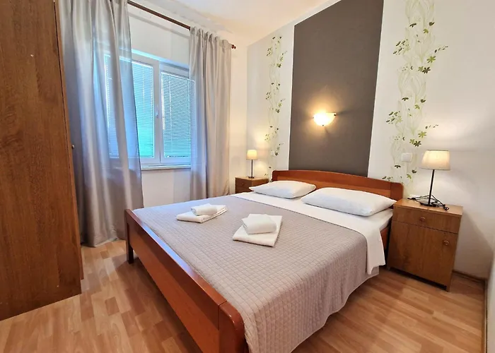 Apartment Modern Eingerichtete Im Erdgeschoss Ideal Fuer Famillien Mit Im By Interhome *