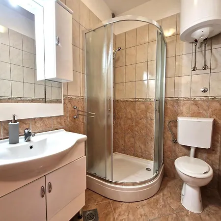Modern Eingerichtete Im Erdgeschoss Ideal Fuer Famillien Mit Im By Interhome Apartmán