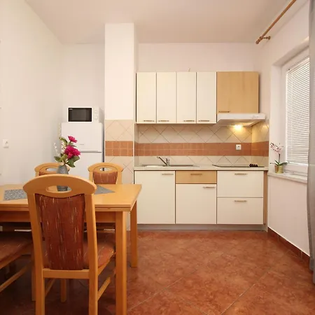 Modern Eingerichtete Im Erdgeschoss Ideal Fuer Famillien Mit Im By Interhome Apartmán *