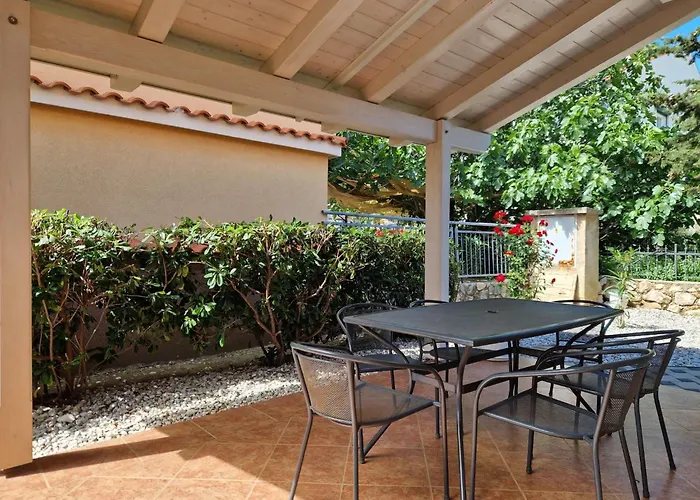 Modern Eingerichtete Im Erdgeschoss Ideal Fuer Famillien Mit Im By Interhome Apartmán Baška