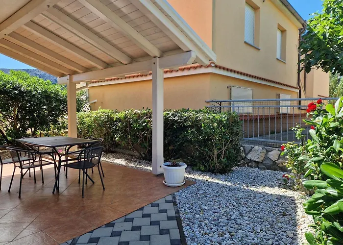 Modern Eingerichtete Im Erdgeschoss Ideal Fuer Famillien Mit Im By Interhome * Baška