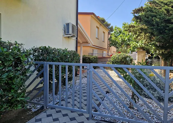 Modern Eingerichtete Im Erdgeschoss Ideal Fuer Famillien Mit Im By Interhome Apartmán